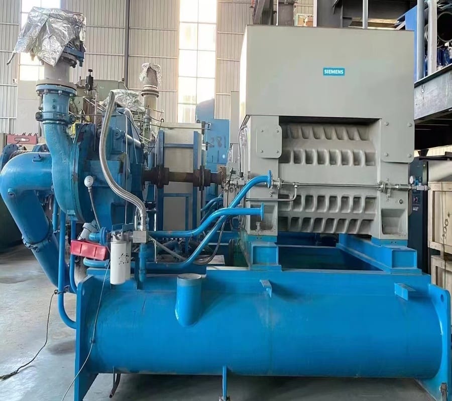 FS-Elliott P700 centrifugal air compressor side view with Siemens motor