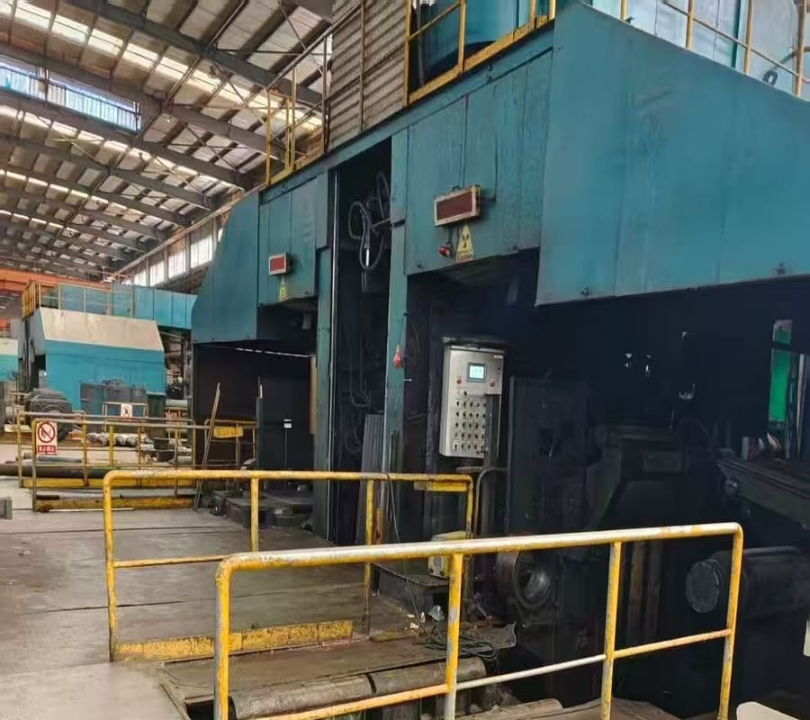 1150mm six-high cold rolling mill main stand with drive system and operating platform