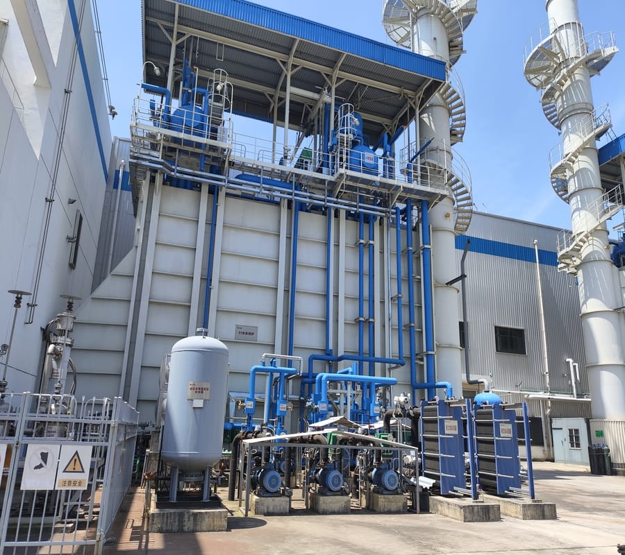 Siemens SGT-400 gas turbine power plant auxiliary systems and exhaust stack
