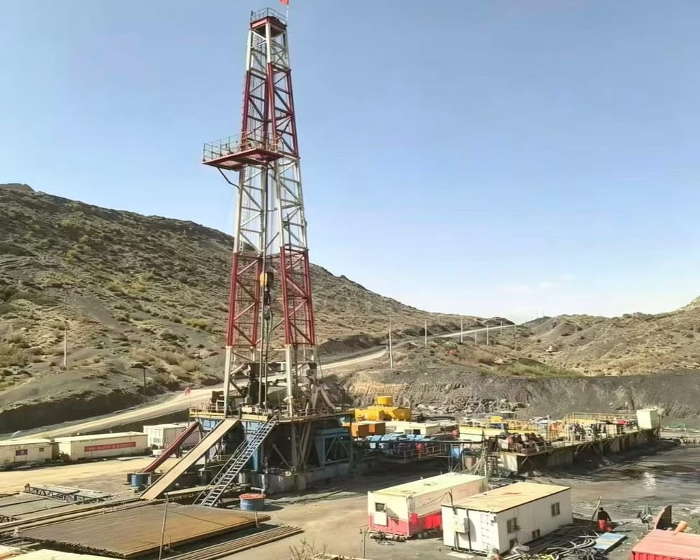 Used ZJ40DB 4000m land drilling rig package at drilling site